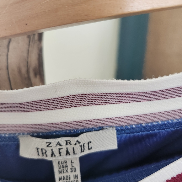 Zara Blue and Red Floral Pencil Skirt - Picture 3 of 3